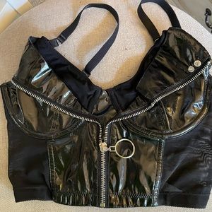 Size m crop top black super cute